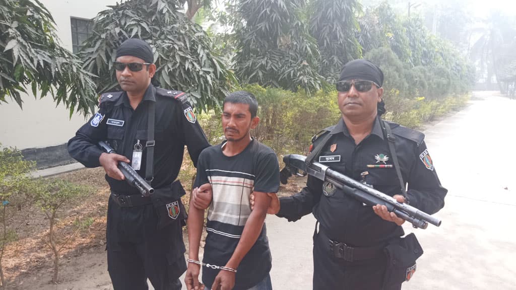 ঘোড়াঘাটে জোড়া খুন: কুড়িগ্রাম থেকে পলাতক আসামি গ্রেপ্তার 