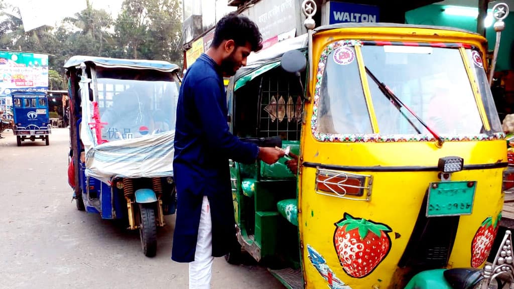 ফরিদগঞ্জে সড়ক সংস্কারের পরও অতিরিক্ত ভাড়া আদায়, যাত্রীদের ক্ষোভ