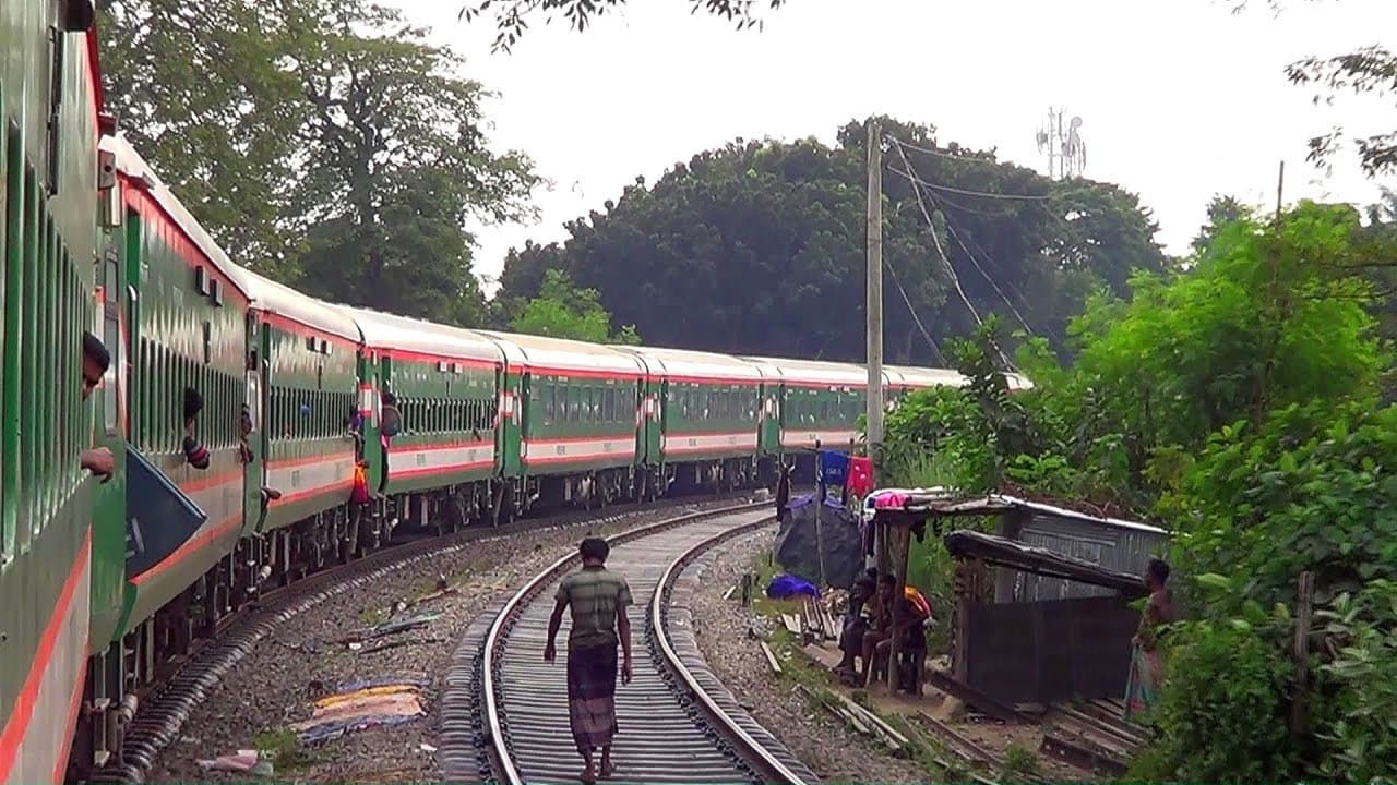 সান্তাহার থেকে বন্ধ হওয়া দুটি ট্রেন চালুর দাবি