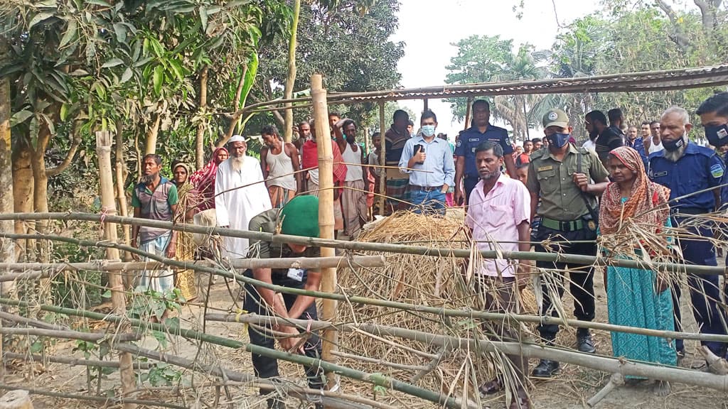 অবরুদ্ধ পরিবারের চলাচলের রাস্তা খুলে দিল প্রশাসন