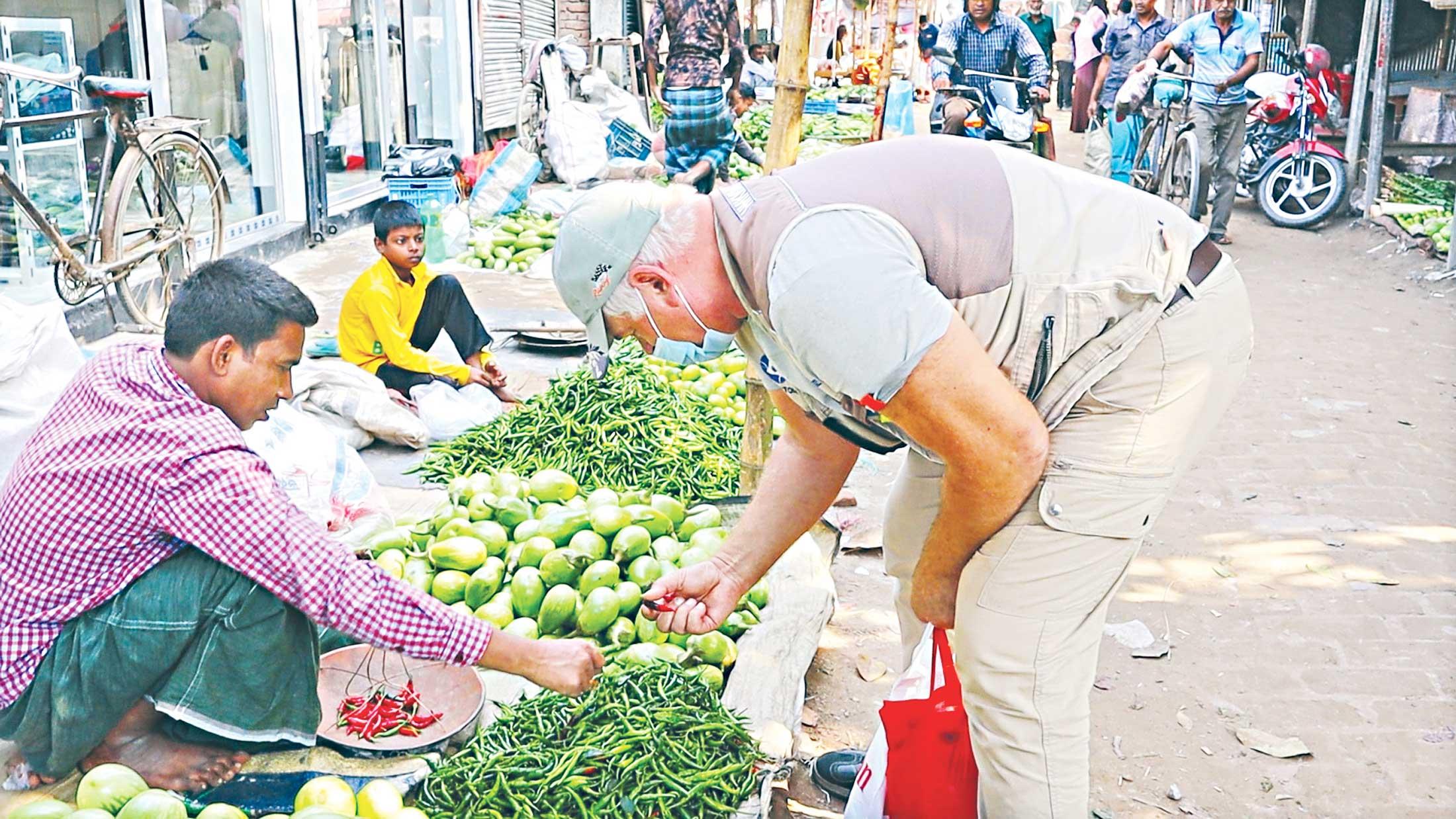 বাংলার হাটে রুশ হাটুরে