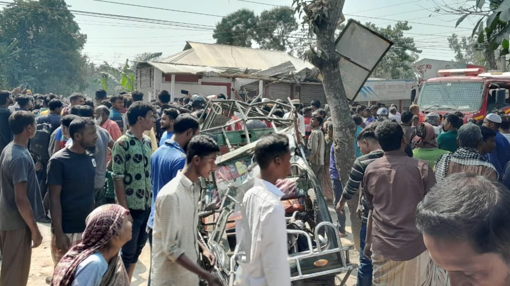 কালীগঞ্জে কাভার্ড ভ্যান ও অটোরিকশার সংঘর্ষে কলেজছাত্র নিহত, আহত ৫ 