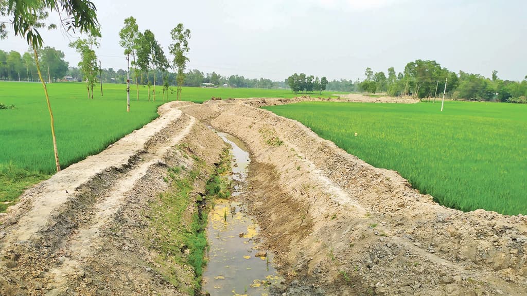 ছিল খাল, খননের পর  হয়ে গেল নালা