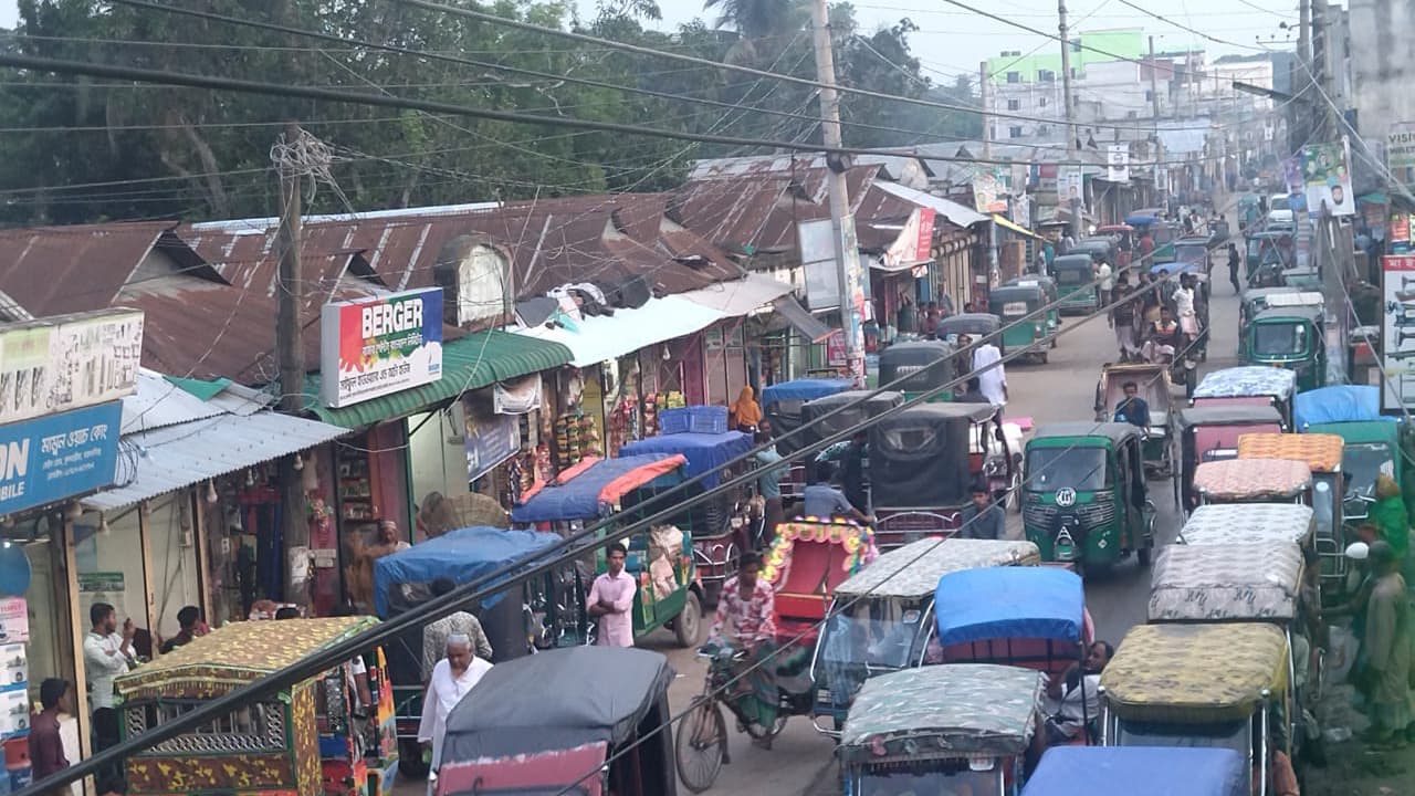 ৮০০ মিটারে ১০ অবৈধ স্ট্যান্ড