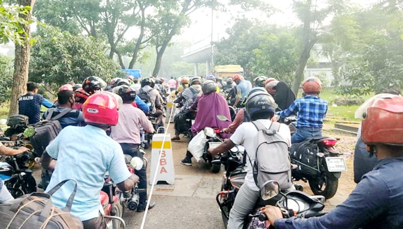 ঈদে মোটরসাইকেলে দীর্ঘ ভ্রমণের আগে