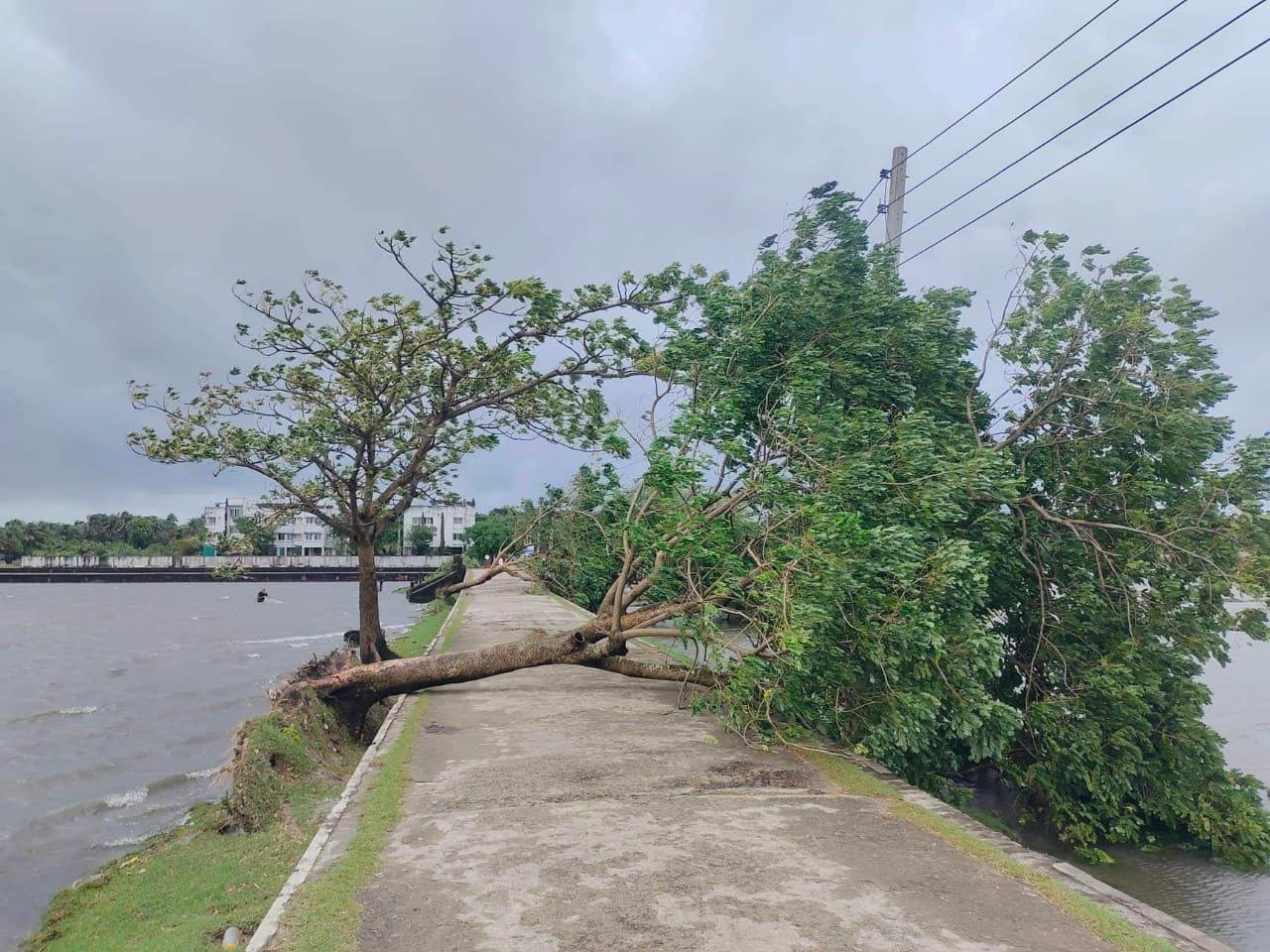 ঘূর্ণিঝড়ের ক্ষয়ক্ষতি কমাতে আরও যা করণীয় 