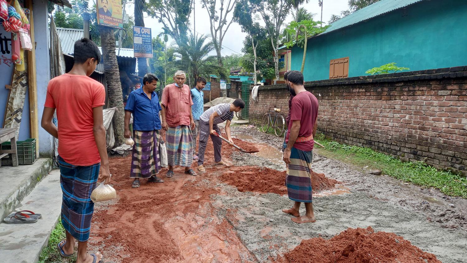 স্বেচ্ছাশ্রমে কাটল দুর্ভোগ