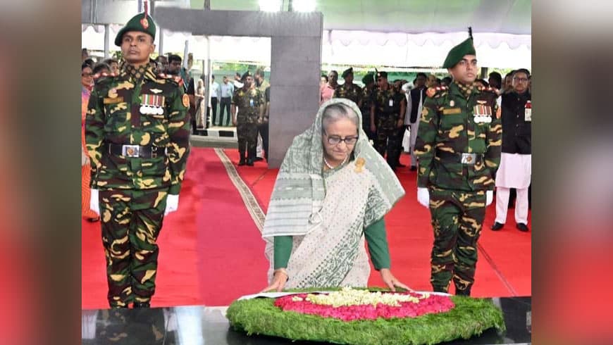 শেখ মুজিবুর রহমানের প্রতিকৃতিতে প্রধানমন্ত্রীর শ্রদ্ধা