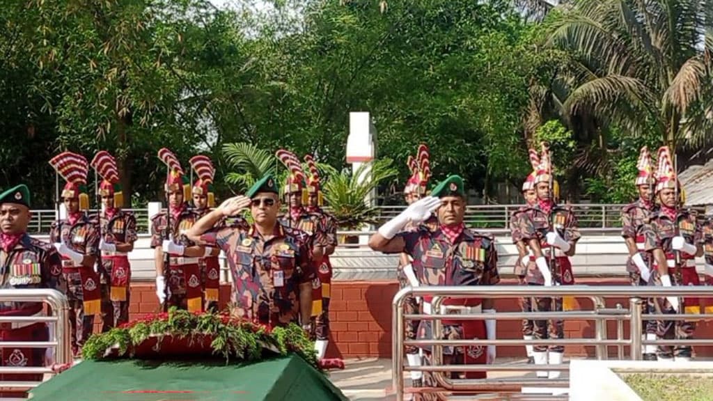 বিজিবি মহাপরিচালকের বেনাপোল সীমান্ত পরিদর্শন