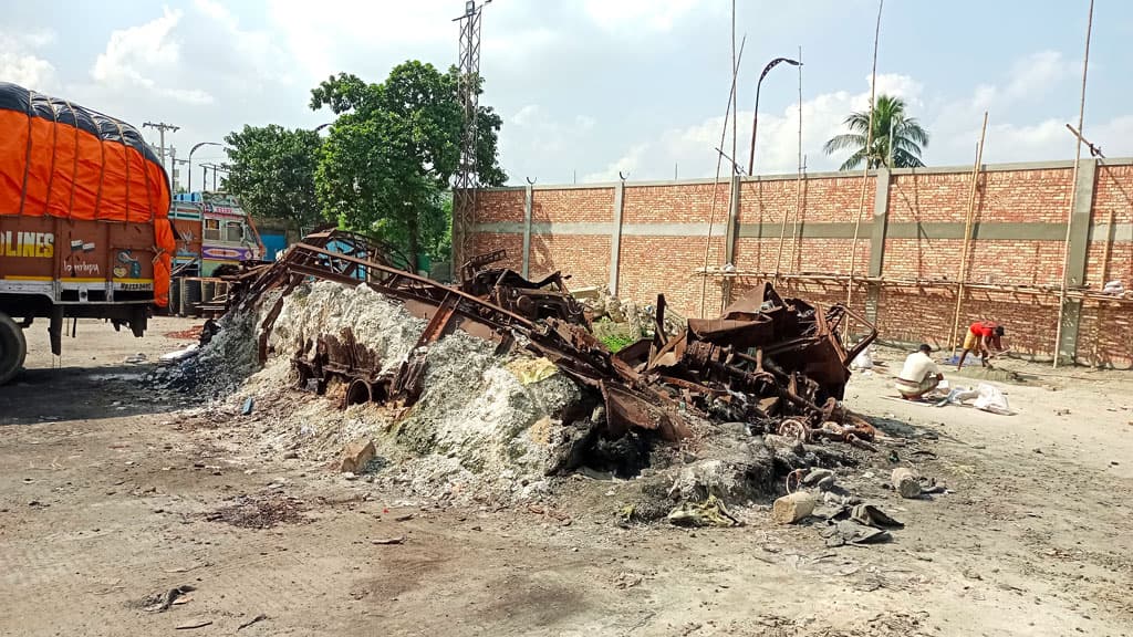 বেনাপোল বন্দরে রাসায়নিক বর্জ্যের কারণে জায়গার সংকট, স্বাস্থ্যঝুঁকি