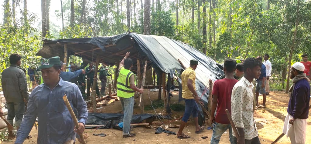 চকরিয়ায় বন বিভাগ উদ্ধার করল ২ হেক্টর জমি 