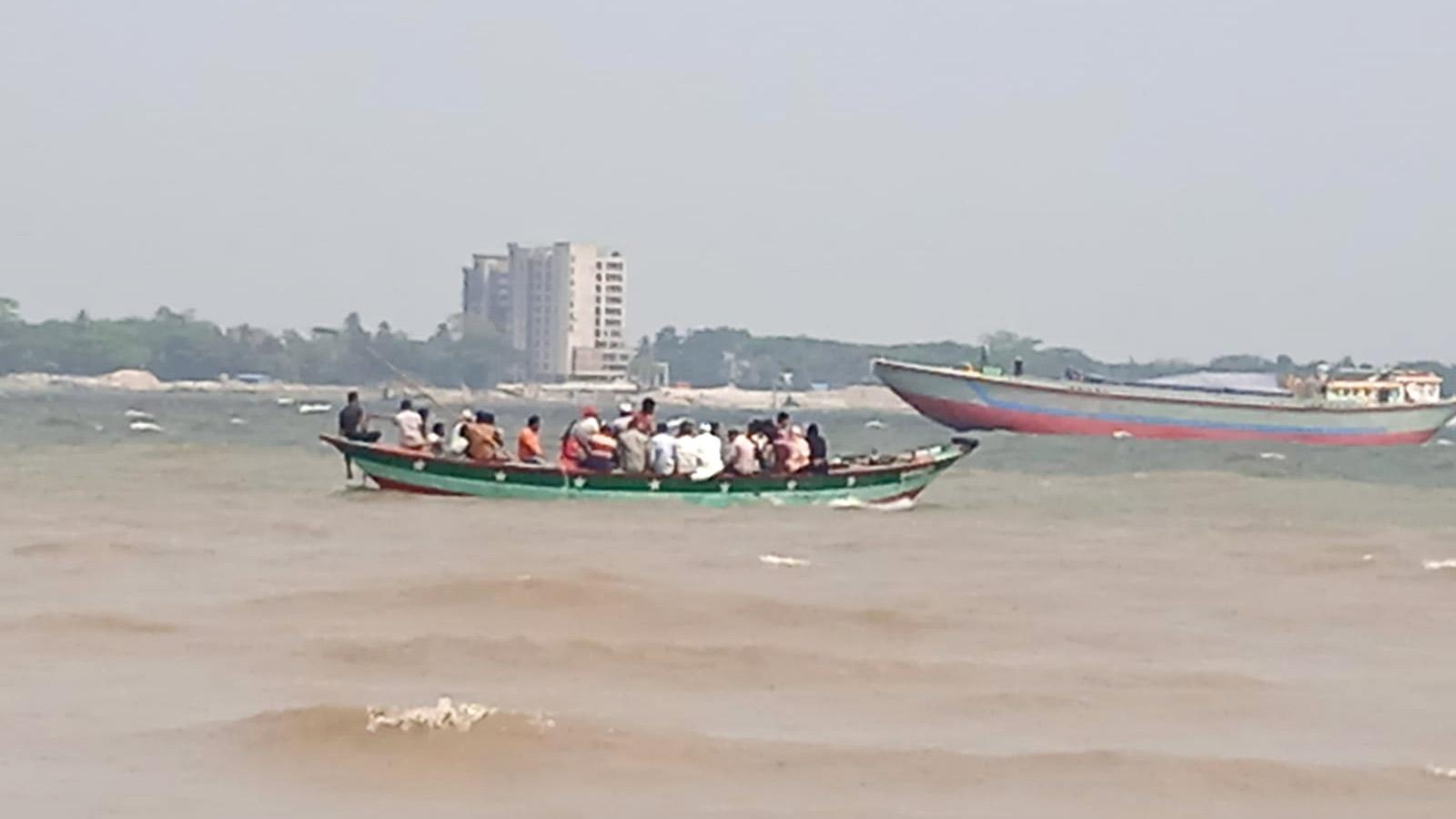 ধলেশ্বরী নদীতে খেয়া পারাপারের ট্রলারে ডাকাতি, আহত ২ 