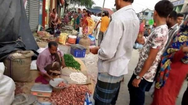 নিত্যপণ্য নাগালের বাইরে