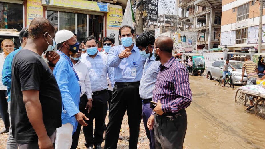 বৃষ্টি ছাড়াই হাঁটুপানি পরিদর্শনে আঞ্চলিক নির্বাহী কর্মকর্তা