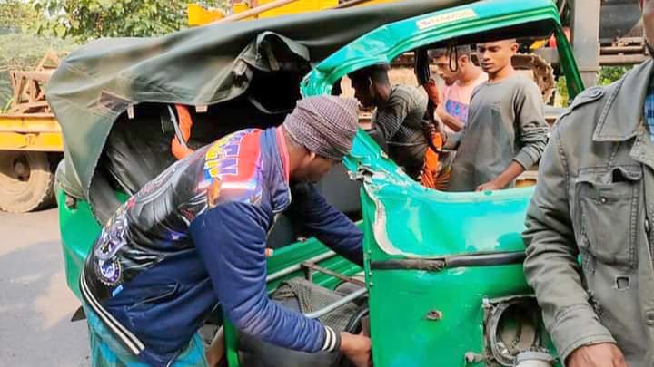 অটোরিকশা ও টেম্পুর সংঘর্ষে আহত ৩