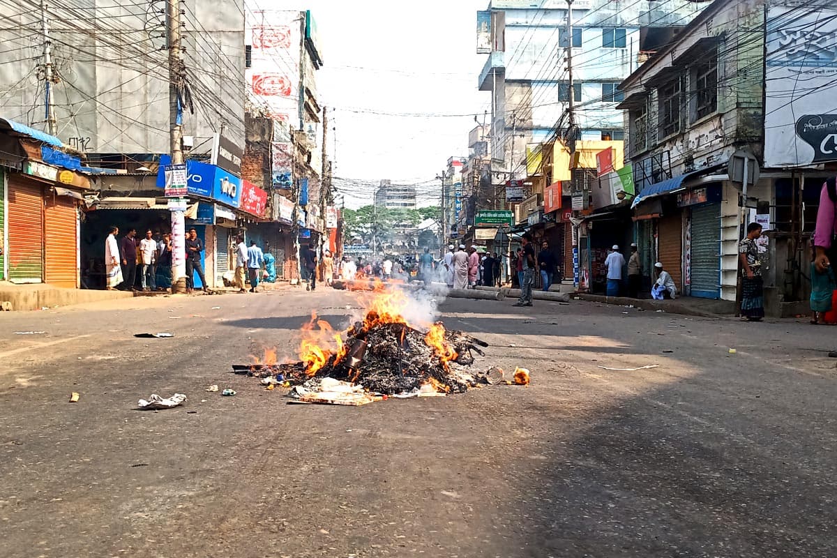 সরকারি-বেসরকারি প্রতিষ্ঠান, প্রেসক্লাবে হামলা, আহত ৩০