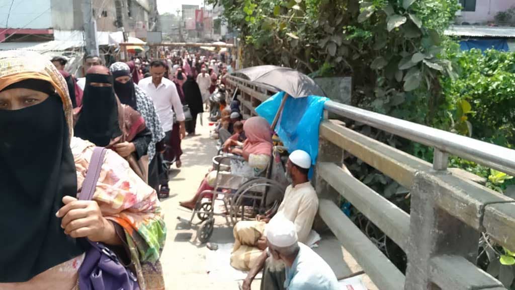 ‘এদের কারণে ভিক্ষা পাই না, ভুয়া ভিক্ষুকদের জেলে দেওয়া হোক’