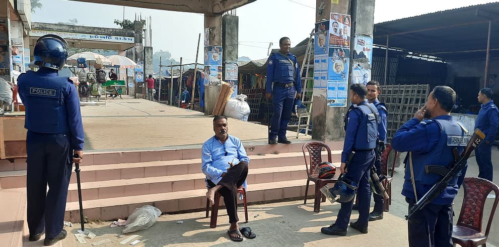 নীলফামারীতে বিএনপির মিছিলে পুলিশের বাধা, সভাপতি অবরুদ্ধ