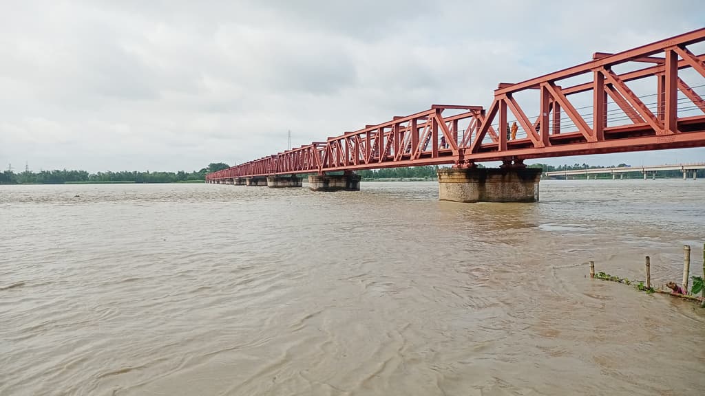 বাড়ছে তিস্তার পানি, খোলা হলো ব্যারাজের সব জলকপাট