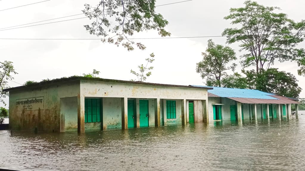 সিলেটে বন্যার কারণে সারা দেশে এসএসসি পরীক্ষা স্থগিত