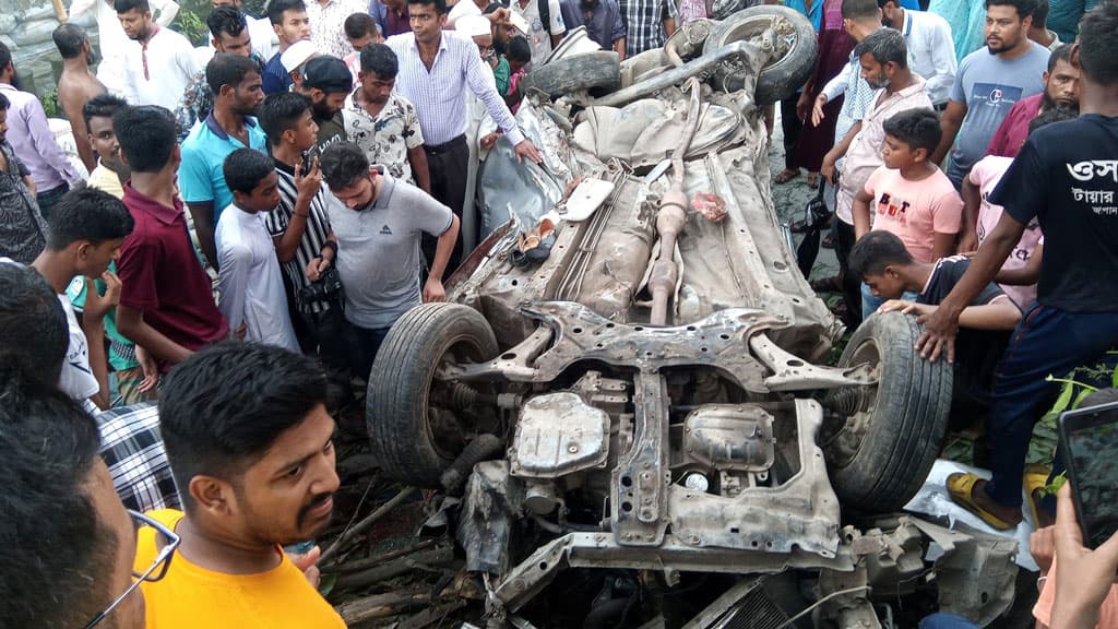 ঝালকাঠিতে টোল প্লাজায় ট্রাকচাপায় নিহতের সংখ্যা বেড়ে ১৪, তদন্তে কমিটি