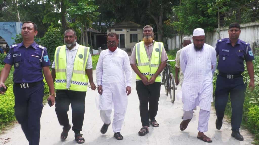 নীলফামারীতে হজের নামে প্রতারণা করায় ২ জন কারাগারে