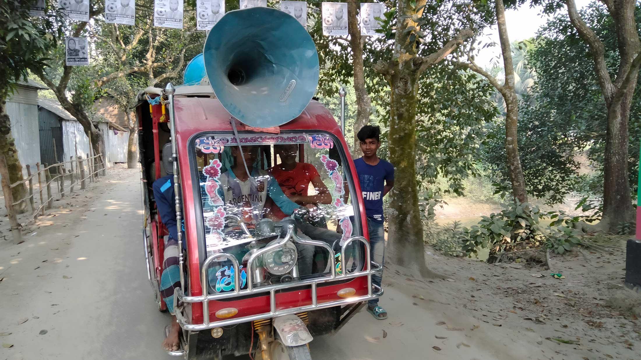 শব্দদূষণে অতিষ্ঠ পরীক্ষার্থীরা