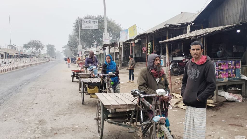 মাঘের শীতে বিপাকে রংপুরের খেটে খাওয়া মানুষ