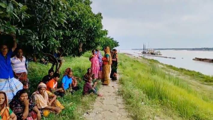 পিকনিকের নৌকায় নাচানাচি করতে গিয়ে নদীতে পড়ে তরুণের মৃত্যু