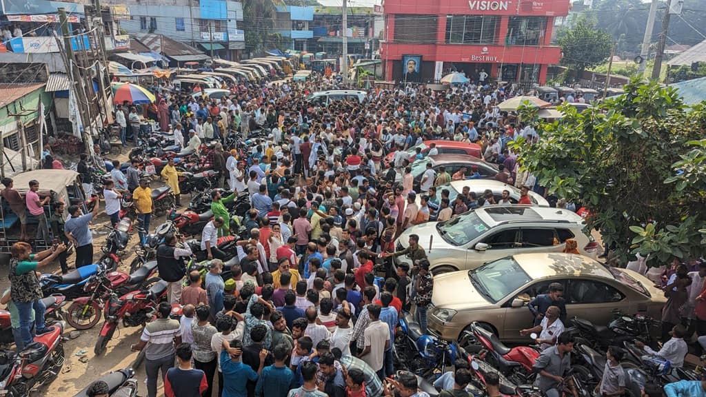 আচরণবিধি ভেঙে মনোনয়নপত্র জমা দিলেন সাবেক প্রতিমন্ত্রী চুমকি