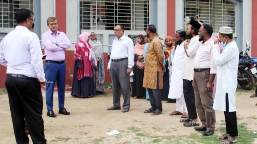 জাতীয় সংগীত গাইতে না পারায় শিক্ষকের বেতন স্থগিতের নির্দেশ ডিসির