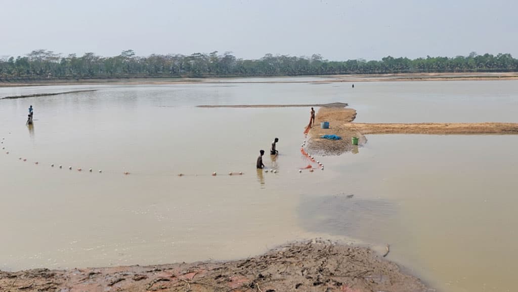 রামগড় চা-বাগানে হ্রদ তৈরির অভিযোগে নাদের খানের বিরুদ্ধে মামলা