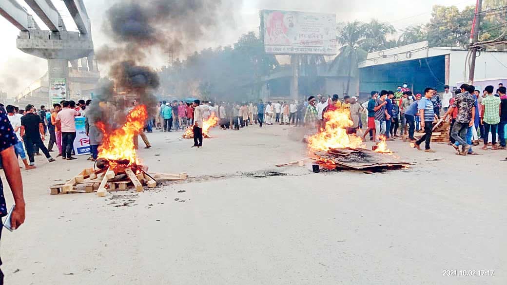 মেয়রের বহিষ্কার দাবিতে বিক্ষোভ চলছেই