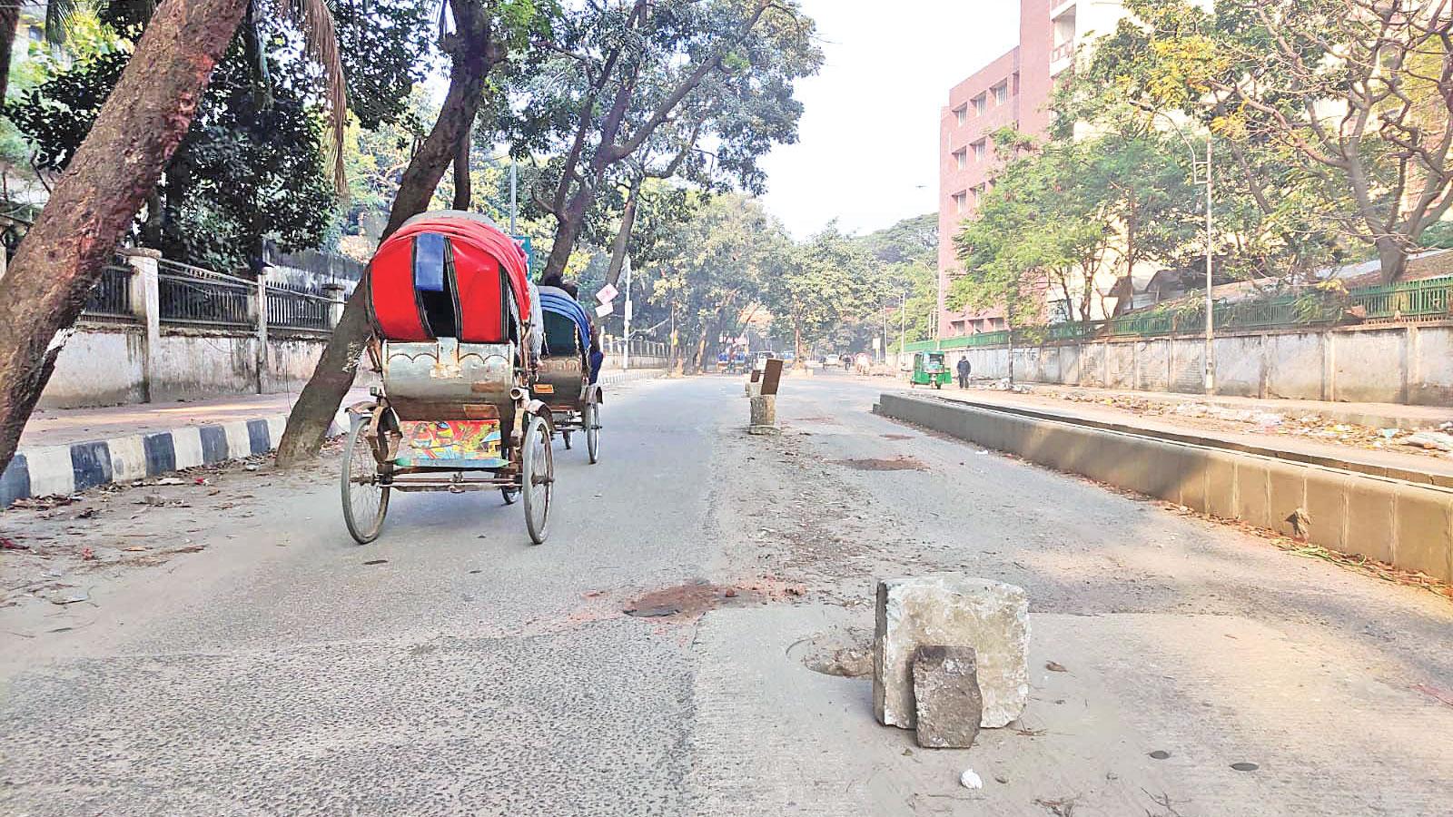 খোলা ম্যানহোলে দুর্ঘটনার ঝুঁকি