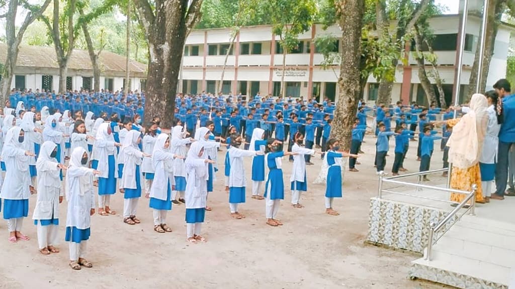 বাঁশের বেড়ায় তৈরি স্কুলটি উপজেলায় সেরা