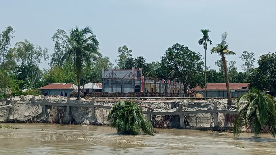 ‘হামার স্কুল ভবন বিলীন   হলে কই লেখাপড়া করব’