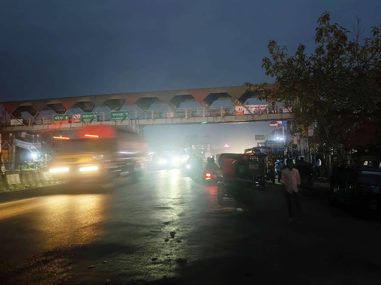 ১২ ঘণ্টা পর ঢাকা-চট্টগ্রাম মহাসড়কে যান চলাচল স্বাভাবিক