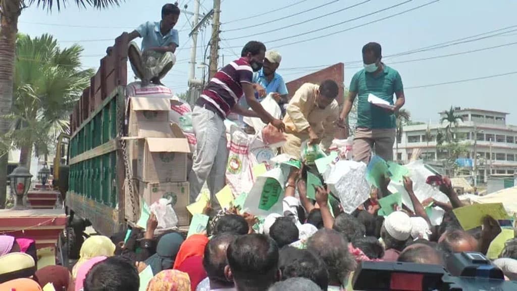 ওএমএসে কার্ড ছাড়া মিলবে না পণ্য