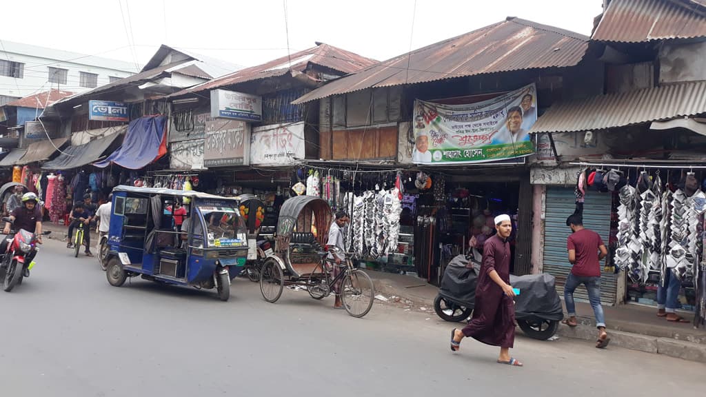 ঝুঁকিতে তিন বিপণিবিতান