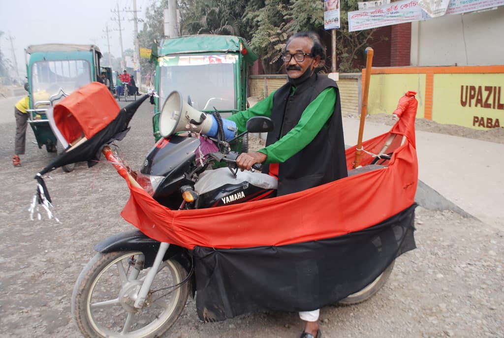 নৌকার আদলে বাইকে বঙ্গবন্ধুর ভাষণ প্রচার