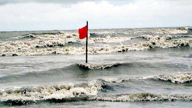 সাতক্ষীরায় ঘূর্ণিঝড় জাওয়াদের প্রভাবে গুঁড়ি গুঁড়ি বৃষ্টি