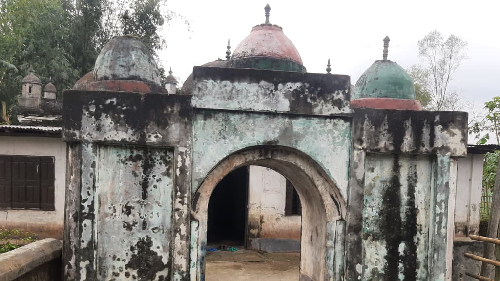 হারিয়ে যাওয়ার পথে মোগল আমলের গিলাবাড়ী মসজিদ