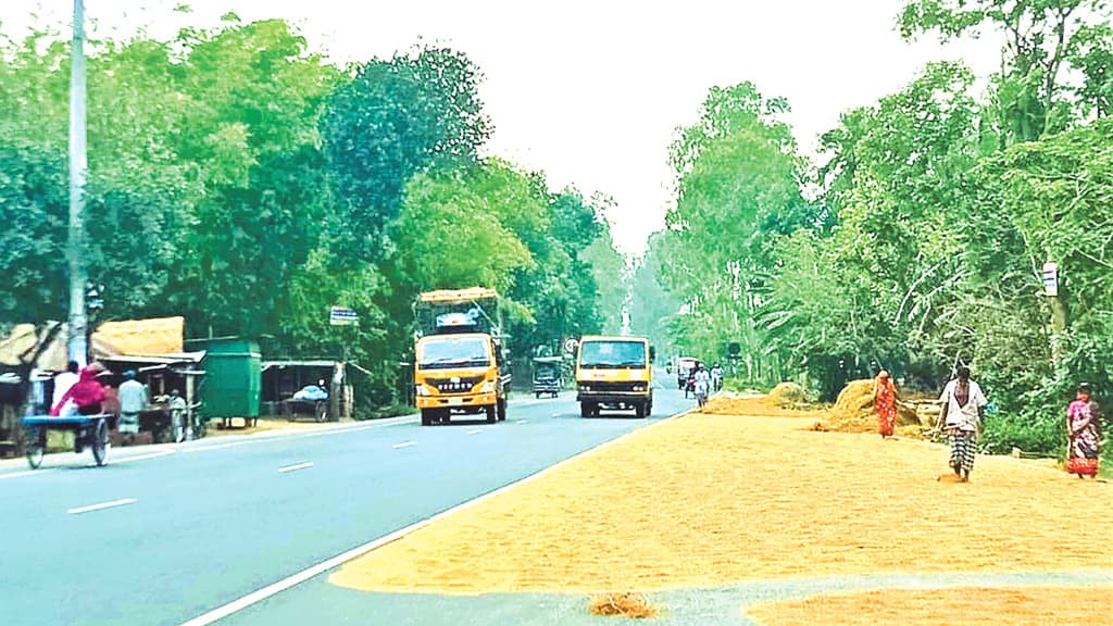 মহাসড়ক নয়, যেন চাতাল