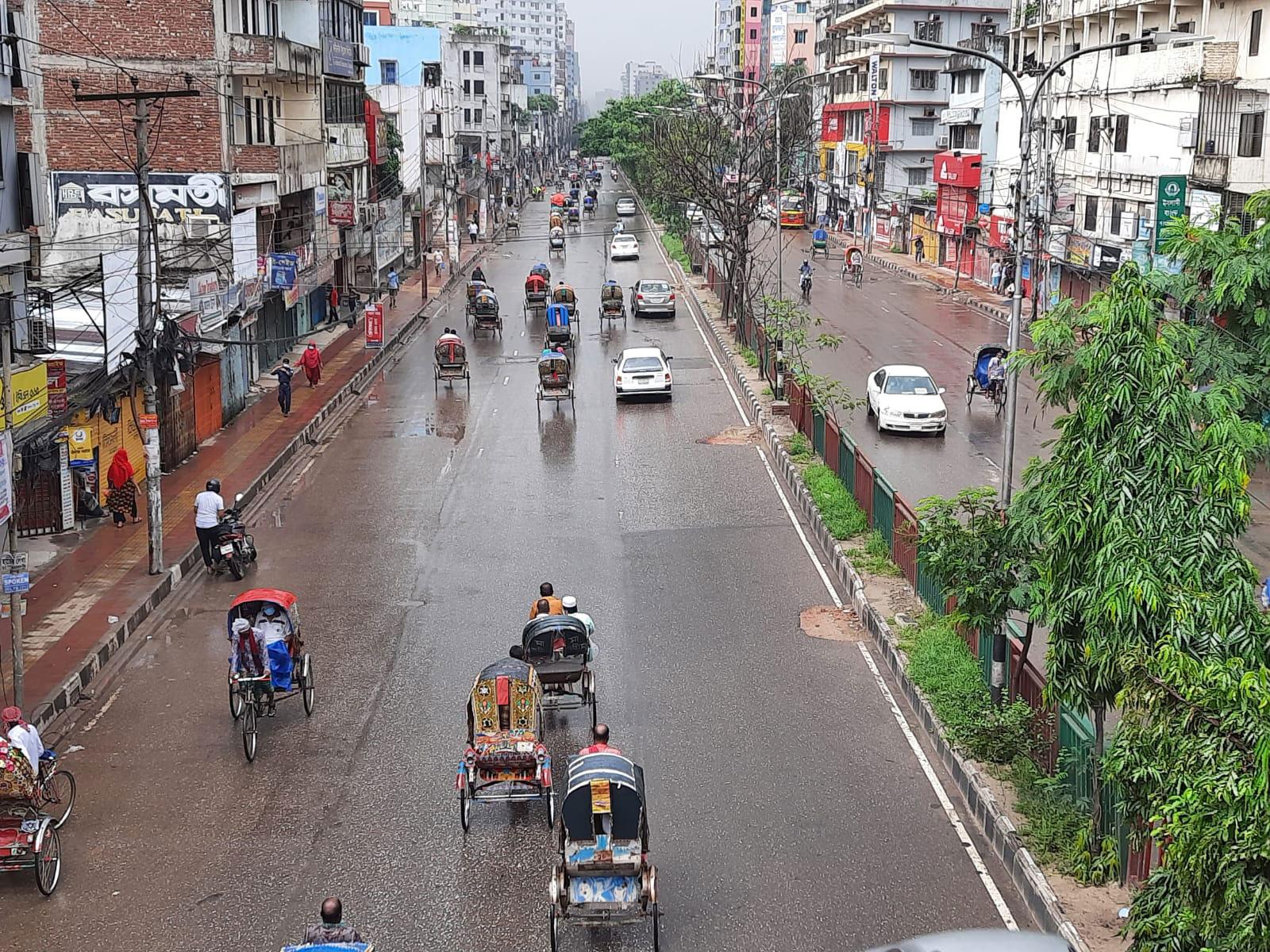 লকডাউনের দশম দিনে সড়কে গাড়ি কমেছে