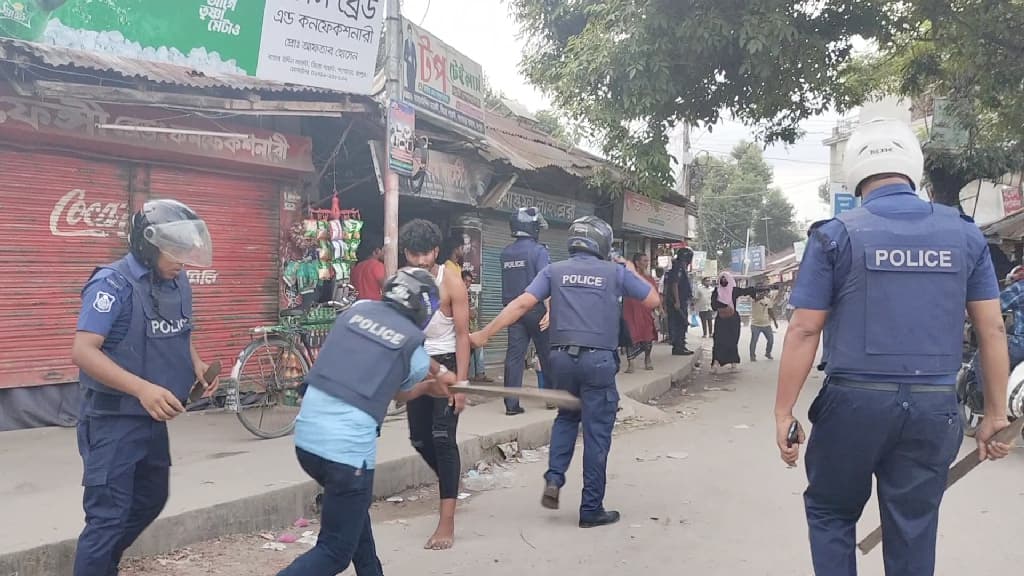 গঙ্গাচড়ায় বিএনপি-পুলিশ সংঘর্ষ, ব্যবসায়ী-সাংবাদিক ও ওসিসহ আহত অর্ধশতাধিক