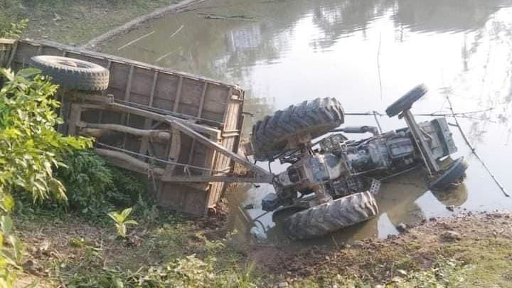 ধামইরহাটে ধানবোঝাই ট্রাক্টরের ধাক্কায় যুবক নিহত