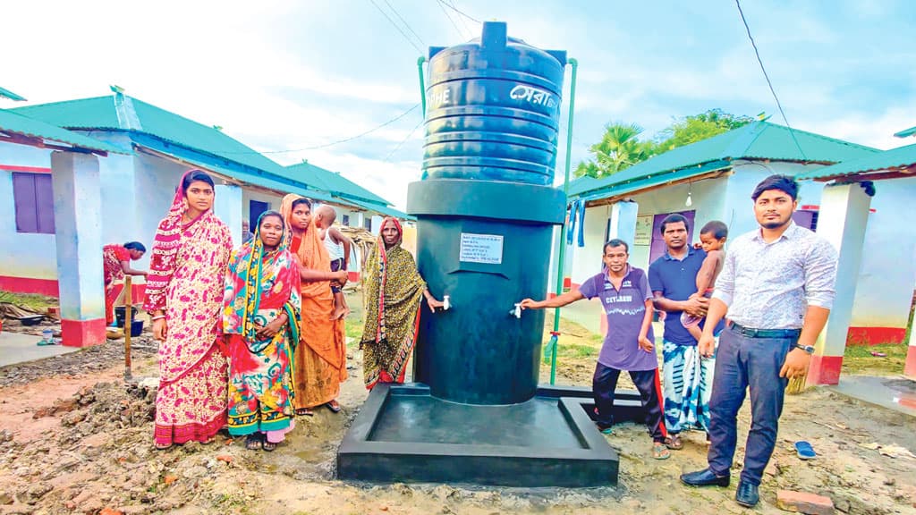 উপহারের ঘরের পাশে মিলবে সুপেয় পানি