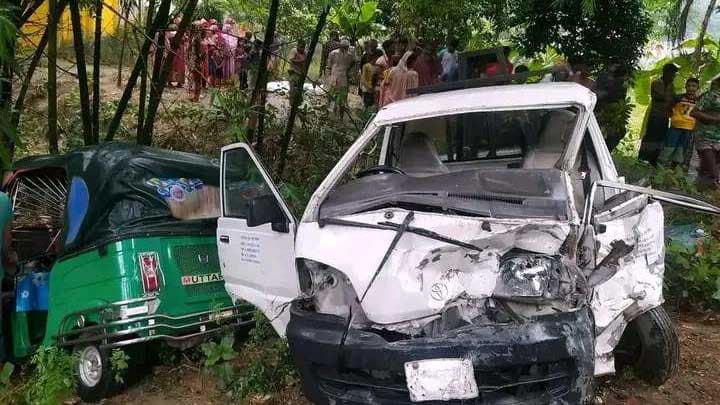 সিরাজগঞ্জে পিকআপ-অটোরিকশার সংঘর্ষে নিহত ১