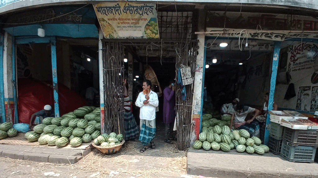 পিস হিসেবে তরমুজ কিনে কেজি দরে বিক্রি