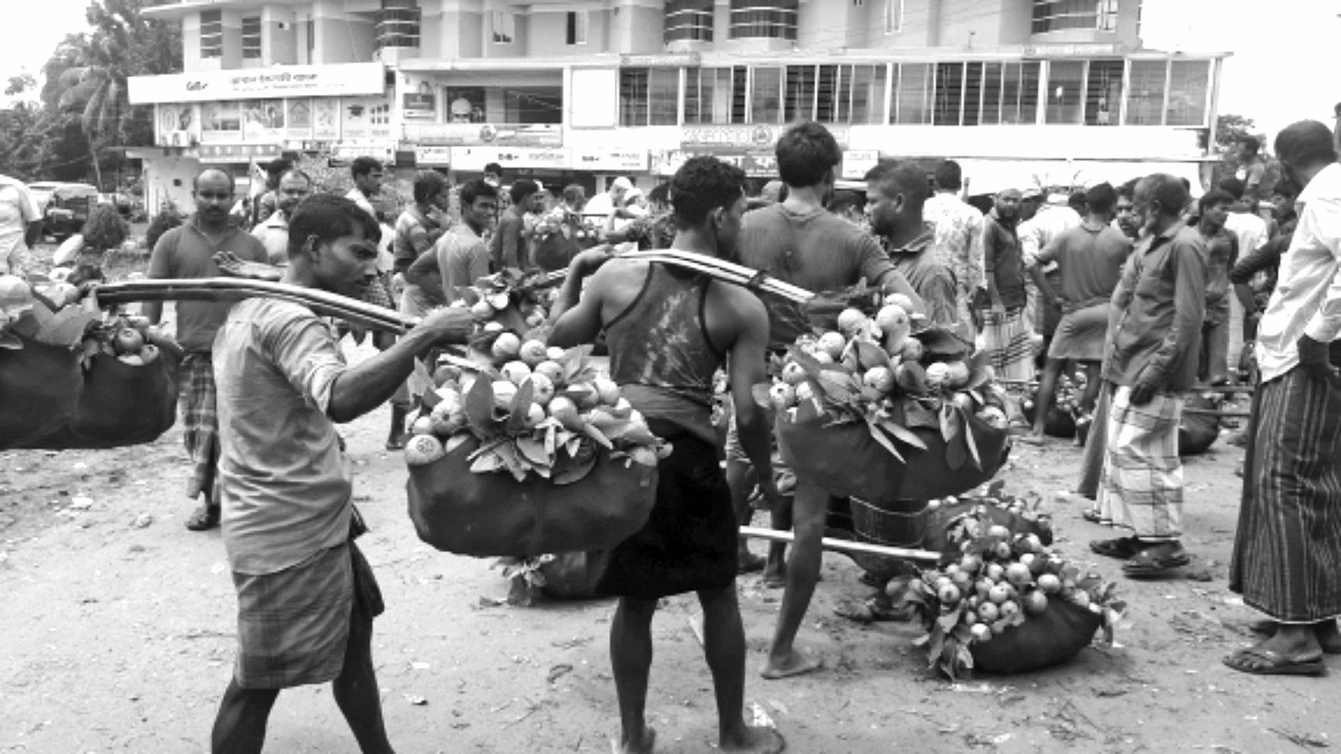 ‘গোঁয়াছি’ বাজার রমরমা